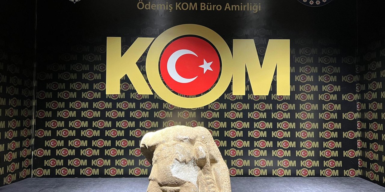 İzmir'de, Roma Dönemine Ait Heykel Ele Geçirildi