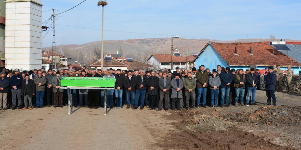 İki Ailenin Kavgasında Ölen Salih, Güvenlik Önlemleri Altında Toprağa Verildi