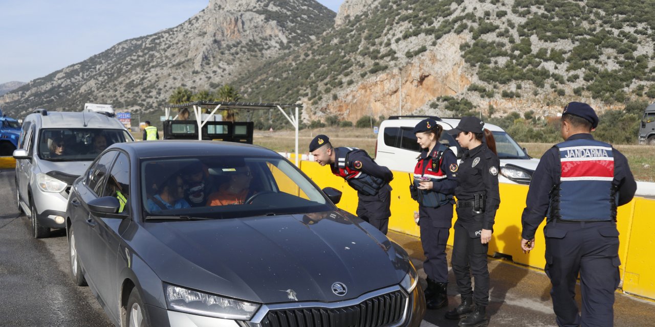 Antalya'da, Cumhuriyet Tarihinin En Büyük Kaçak İçki Operasyonu