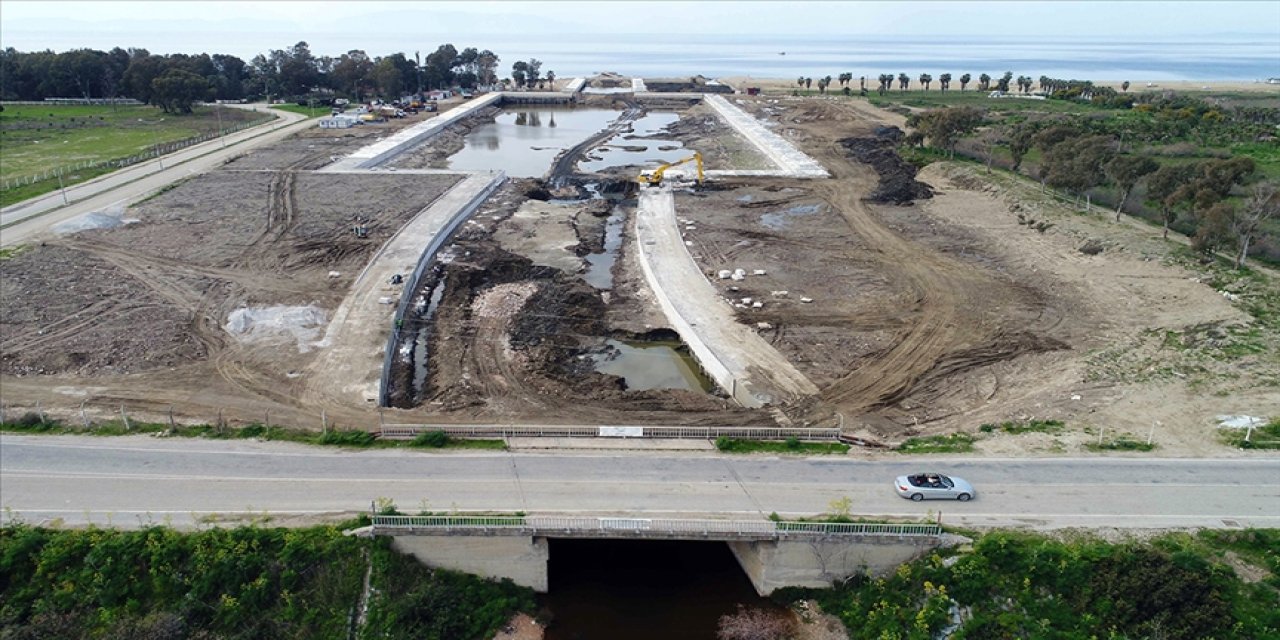 Efes Antik Kenti'ni yeniden denizle buluşturacak projenin ilk etabı tamamlanıyor