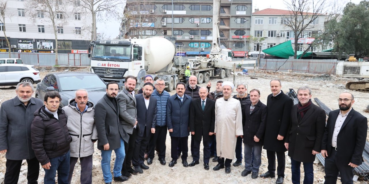 Atila Aydıner'in İnşaatını Başlattığı, Hoca Hayri Efendi Merkez Camii'nin Çalışmaları Devam Ediyor