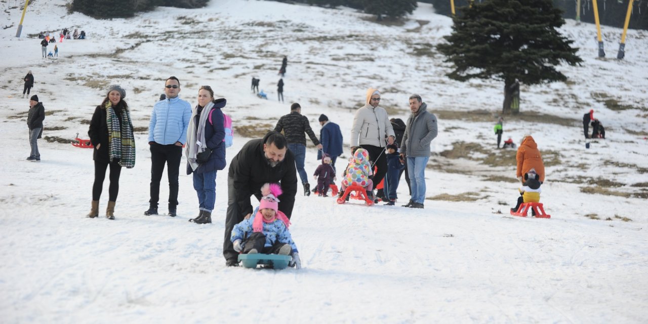 Yılbaşı Hazırlıklarının Tamamlandığı Uludağ’da Tek Eksik Kar