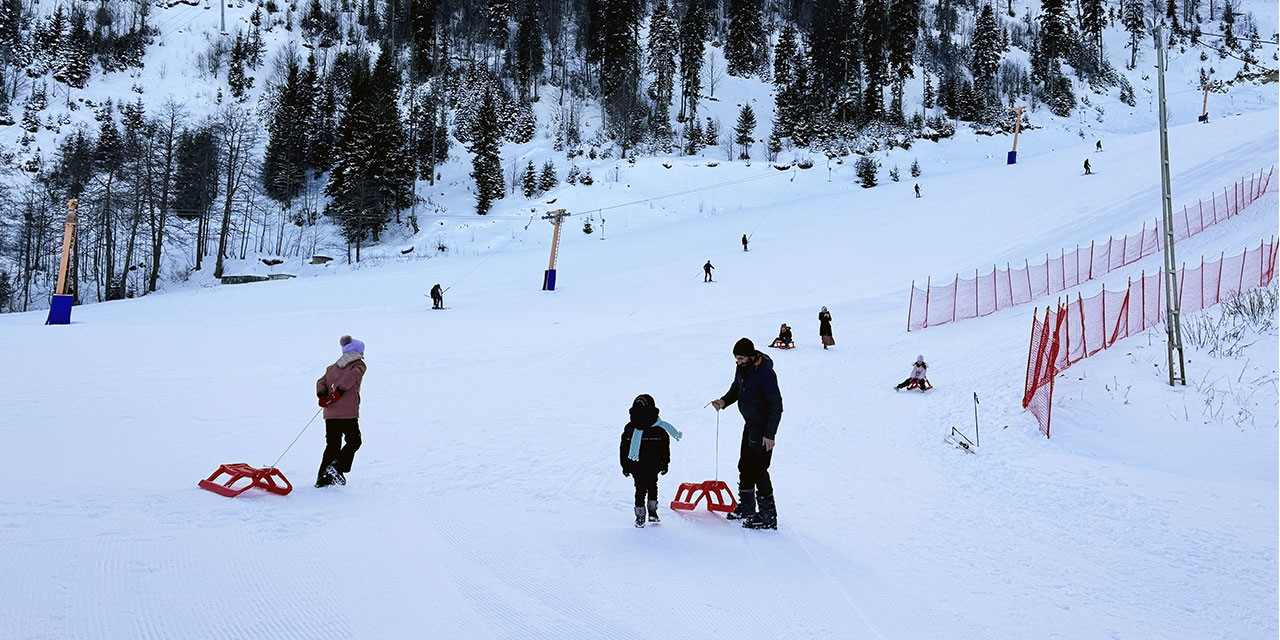 Artvin'deki Atabarı Kayak Merkezi'nde sezon açıldı