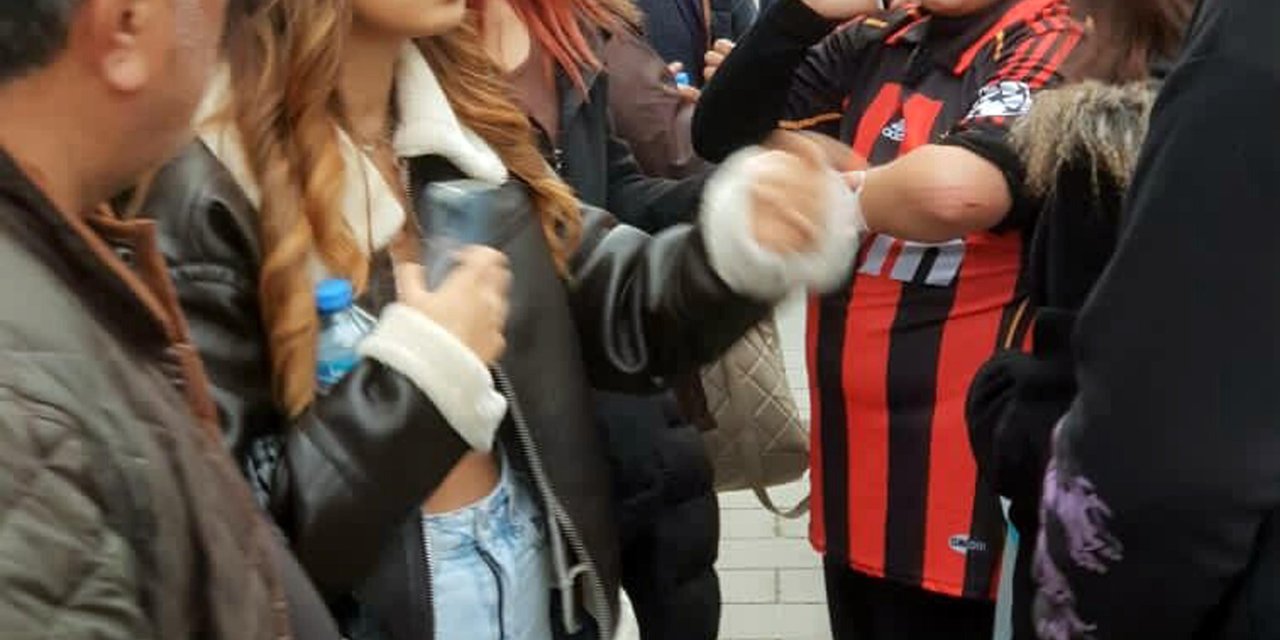 Metro İstasyonunda Yürüyen Merdiven Ters Yönde Hareket Etti, Düşen 5 Kişi Yaralandı