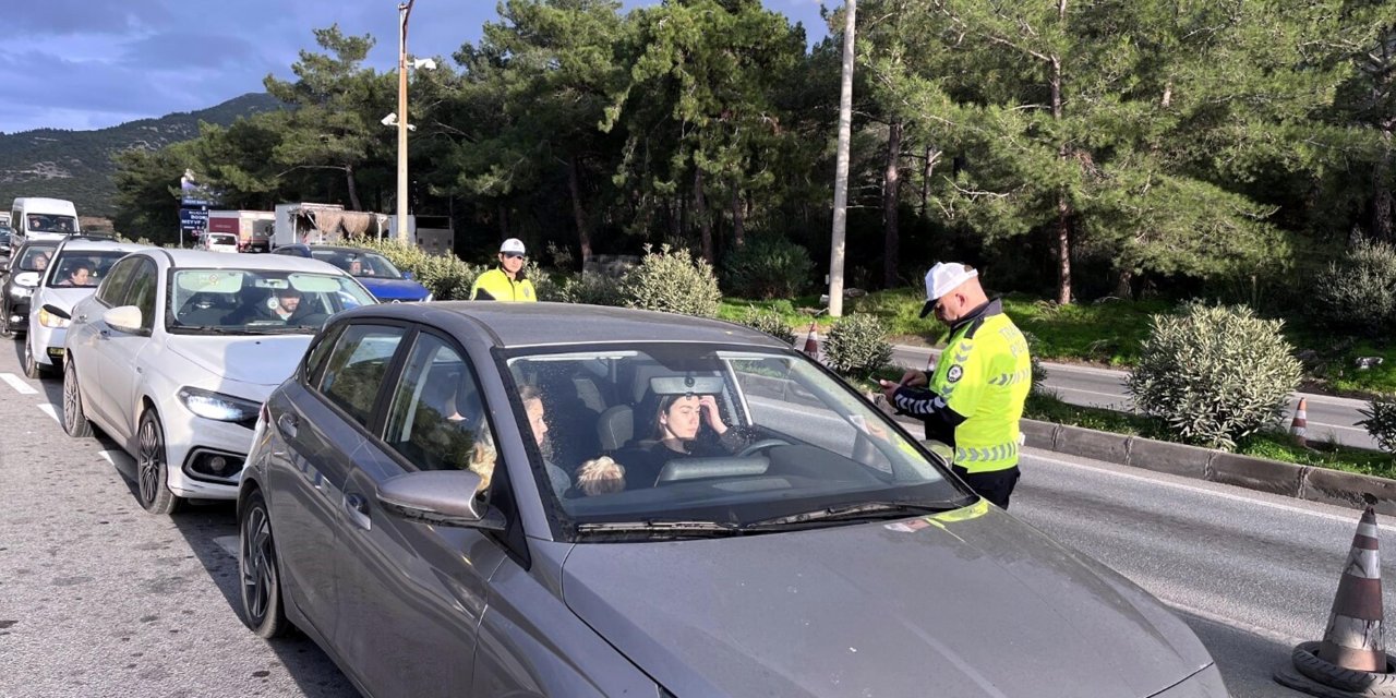 Bodrum'da Yılbaşı Öncesi Tedbirler Arttı, İlçeye Son 24 Saatte 10 Bin Araç Giriş Yaptı