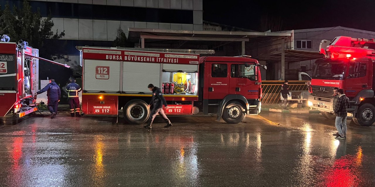 Bursa'da Plastik Kaplama Fabrikasında Yangın (2)