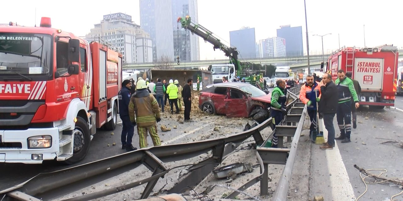 Basın Ekspres Yolu'nda İki Kamyon Devrildi: 5 Yaralı-3