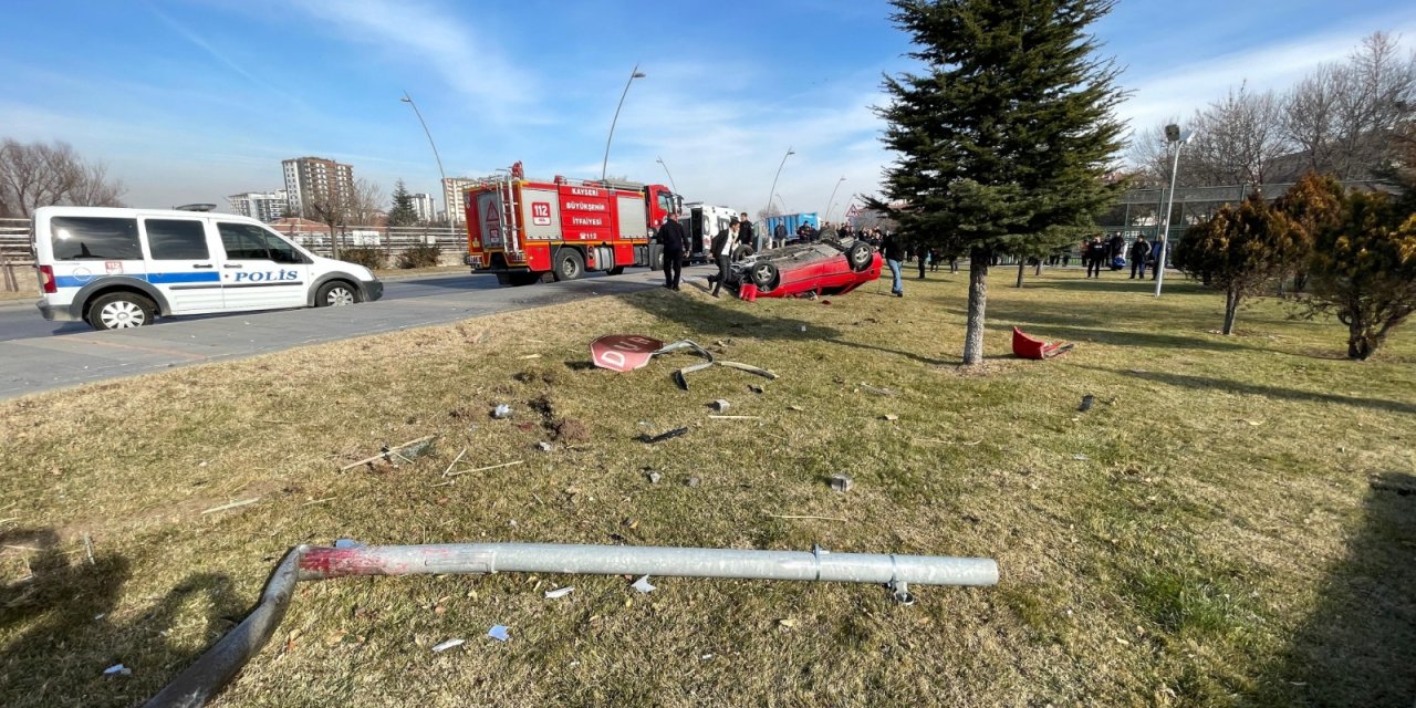 Kayseri'de Takla Atan Otomobil, Alev Aldı: 2 Yaralı