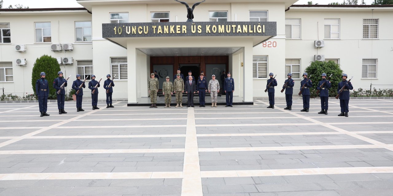 Bakan Güler, Mehmetçiklerin Yeni Yılını Kutladı