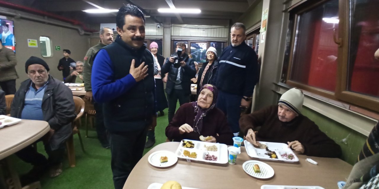 Başkan Tosyalı, İskenderun'da Gemideki Depremzedelerin Yeni Yılını Kutladı