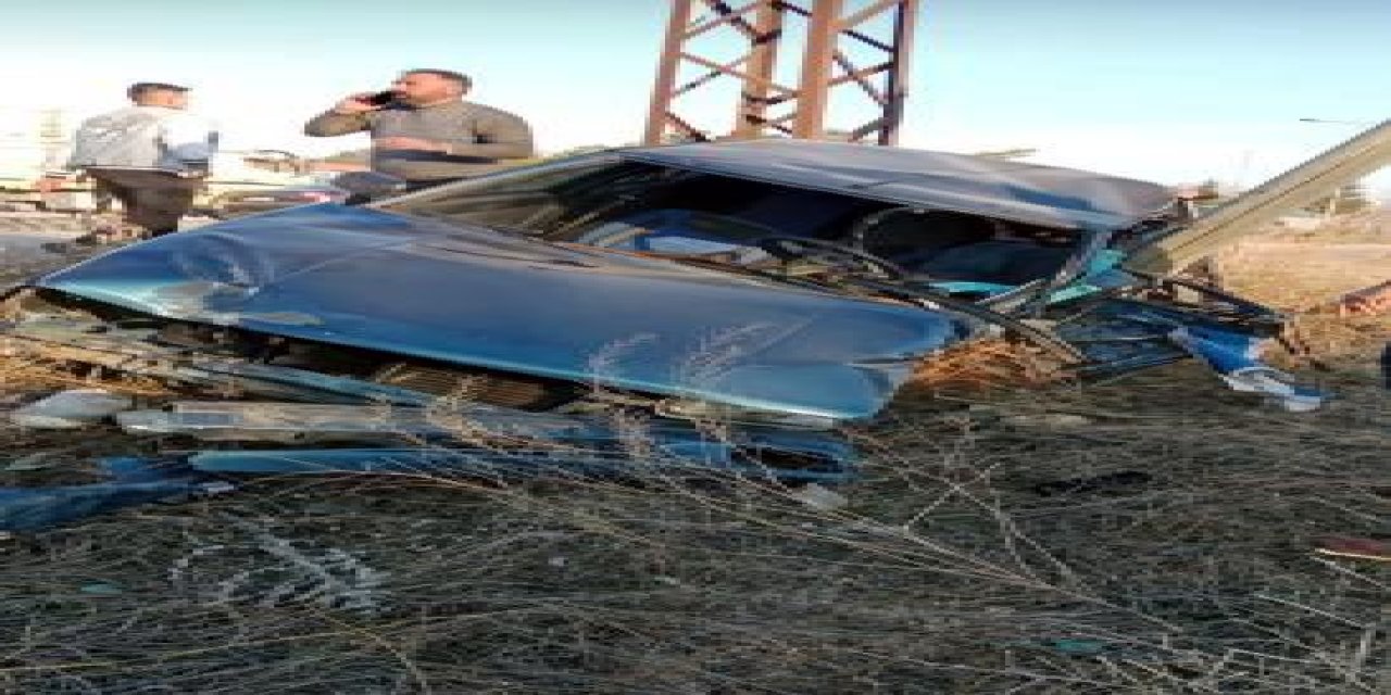 Kayseri'de Otomobil Aydınlatma Direğine Çarptı: 2 Ölü, 1 Yaralı