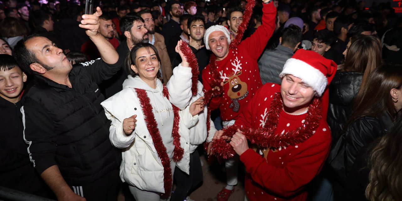 Mersin'de 'Yeni Yıl' Coşkusu