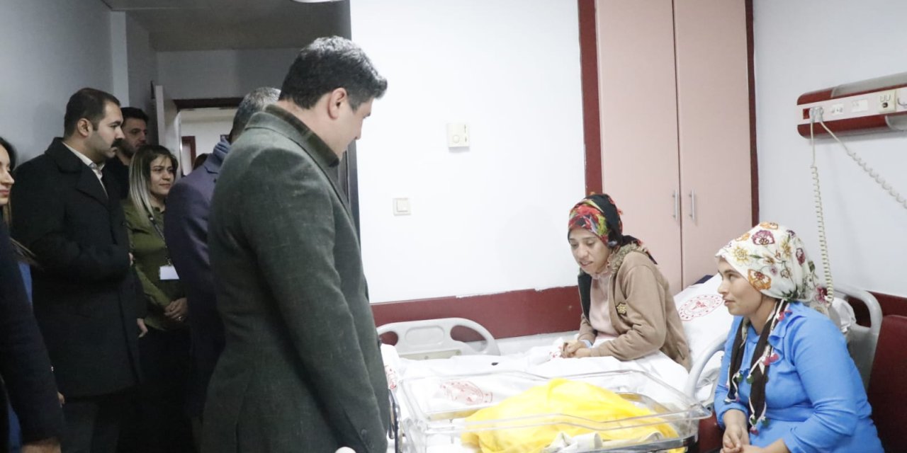 Diyarbakır’da 2024’ün İlk Bebekleri Lina Ve Umut Oldu
