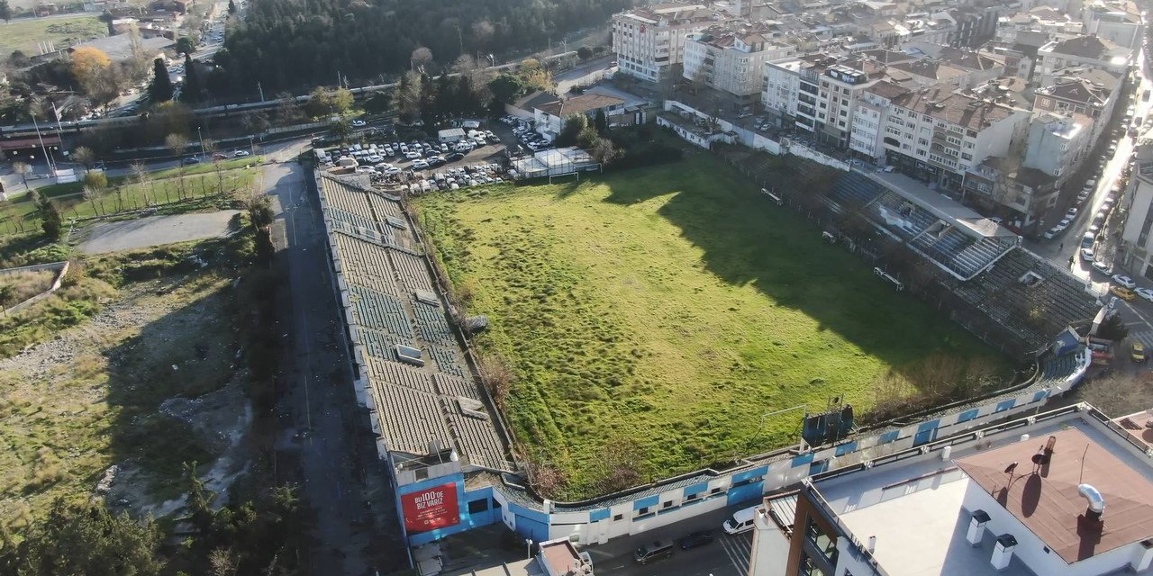 Zeytinburnu'nda Davalık Olan 16 Bin Kişilik Stadyum Kaderine Terk Edildi