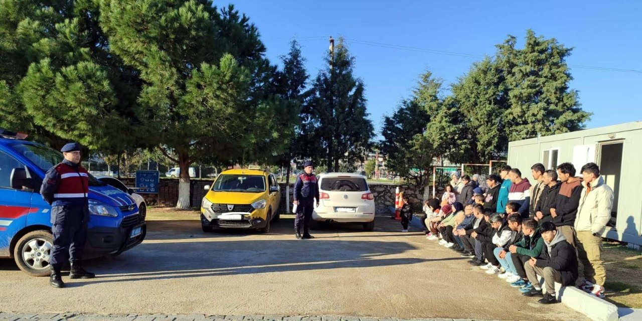 Aydın'da 37 Kaçak Göçmen Ve 4 Organizatör Şüphelisi Yakalandı