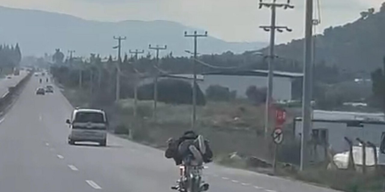 Bodrum’da Motosikletlilerin Tehlikeli Yolculuğu Kamerada