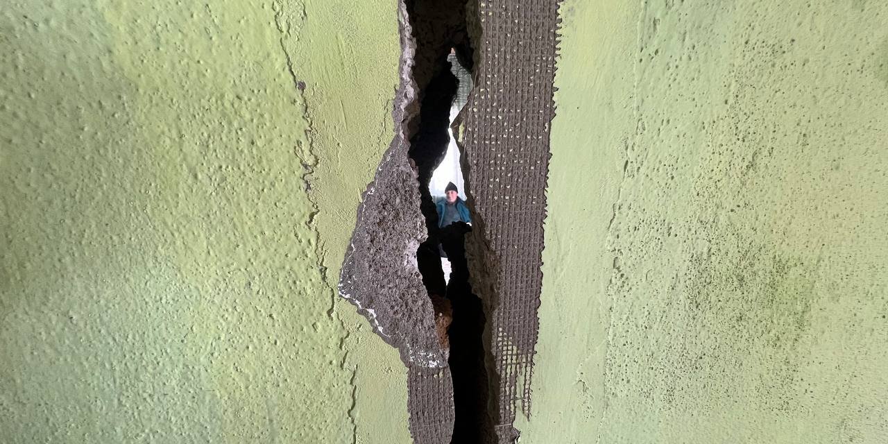 Hakkari Valisi Çelik: Depremler Sonrası 28 Ev Ve 1 Ahırda Çatlaklar Tespit Edildi (2)