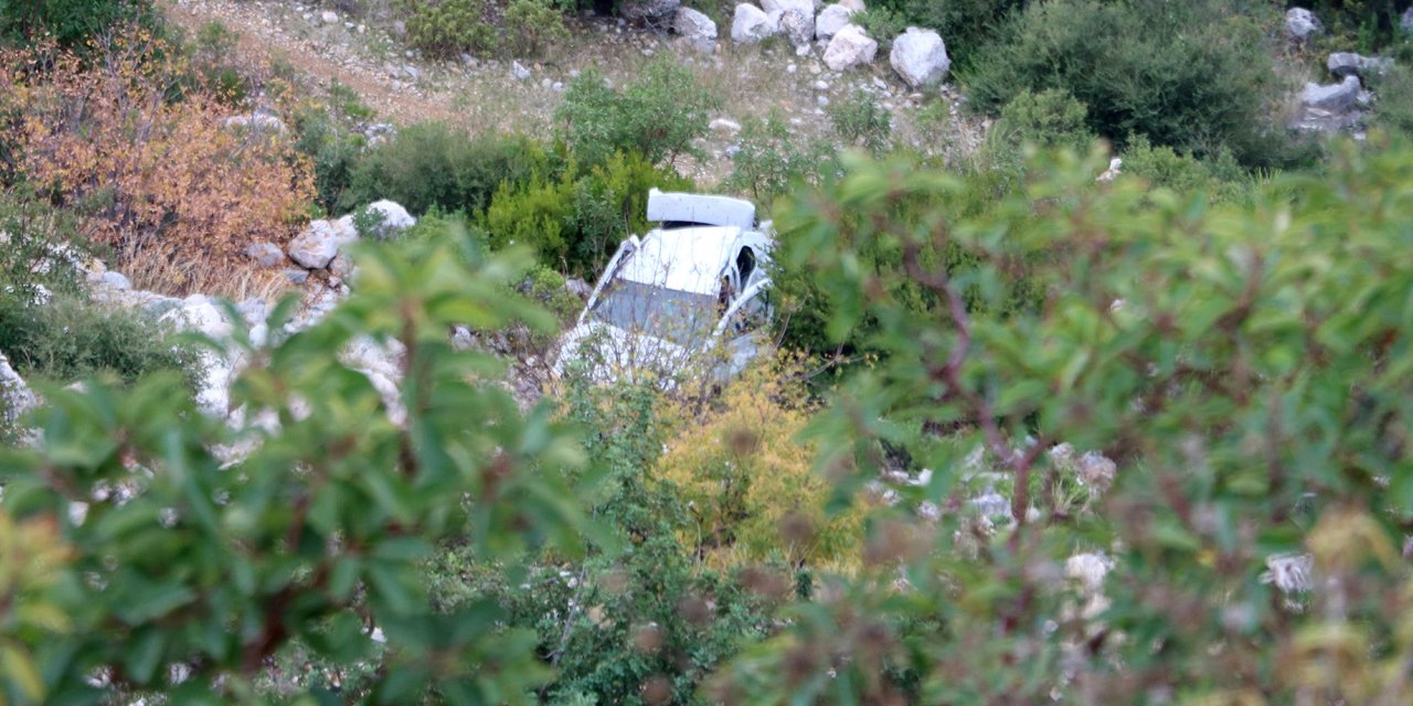 Eşiyle Tartışıp, Boş Otomobili Uçuruma İtti