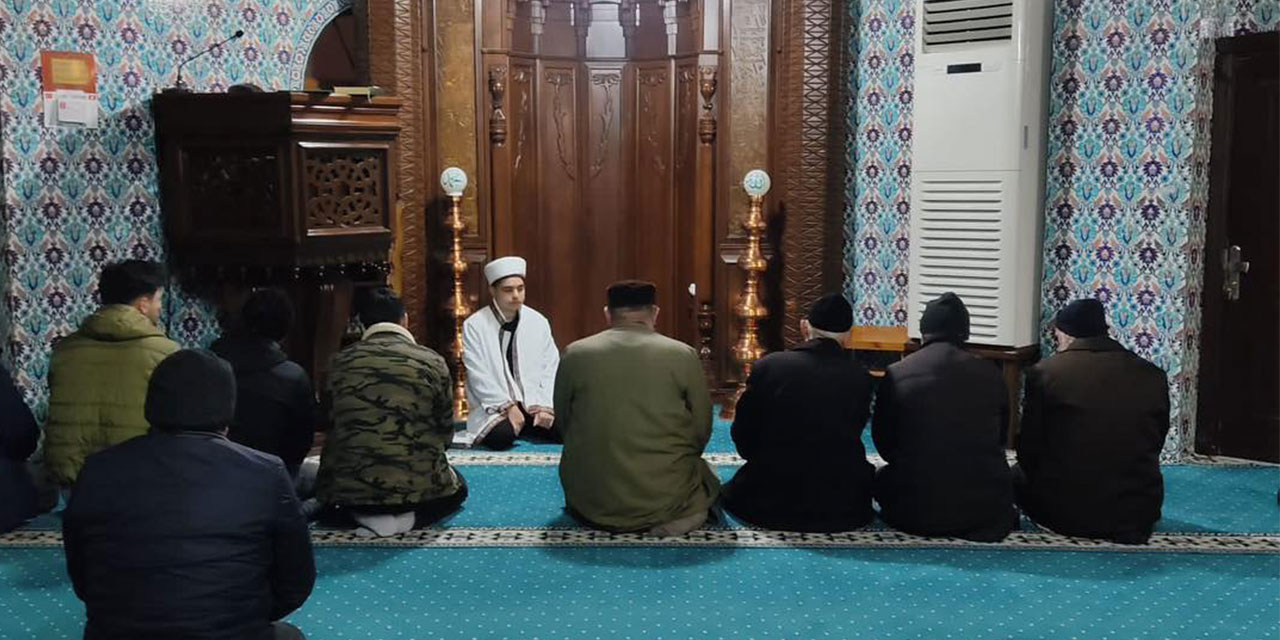 Rize’de yeni yılın ilk sabahında mihrapta gençler vardı