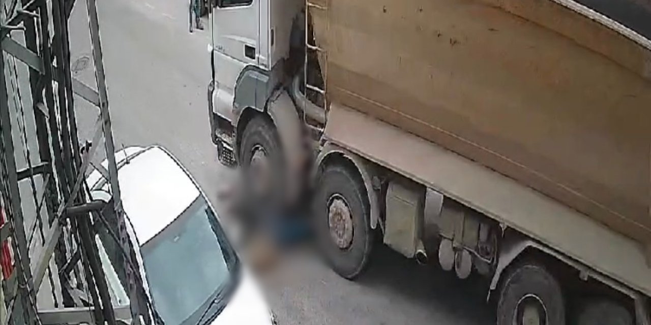 Hafriyat Kamyonunun Çarptığı Yaya Ağır Yaralandı; Kaza Anı Kamerada