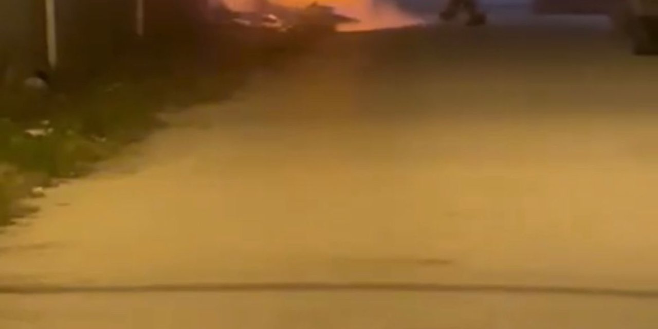 Bursa'da Sokaktan Geçen Doğal Gaz Hattında Patlamanın Ardından Yangın Çıktı