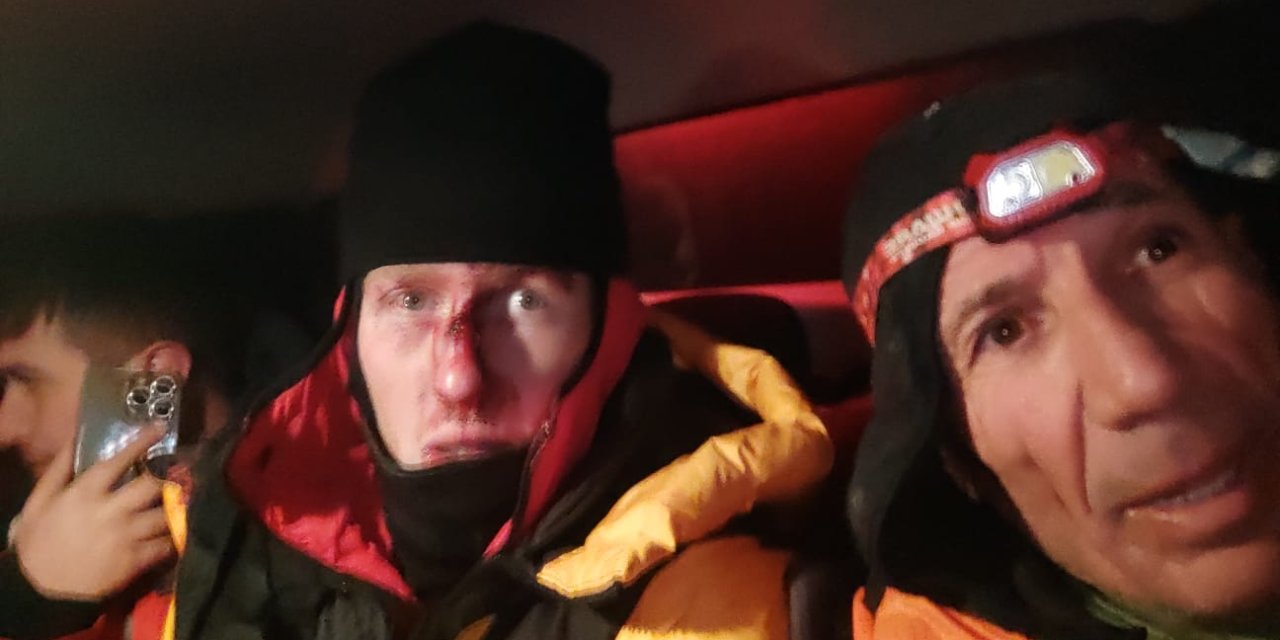 Ağrı Dağı'nda Kayalıklara Düşerek Yaralanan Ukraynalı Dağcı Kurtarıldı