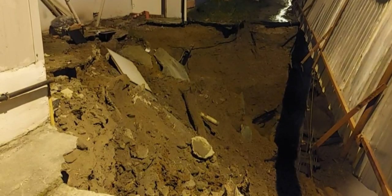 Üsküdar'da İstinat Duvarı Çöktü; Bina Tedbir Amaçlı Boşaltıldı