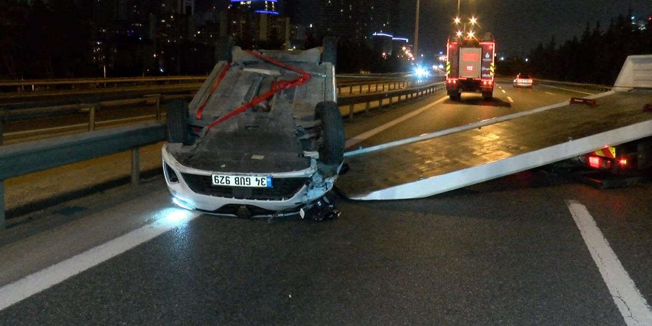 Ümraniye Tem Otoyolu'nda Otomobil Takla Attı: 1 Yaralı