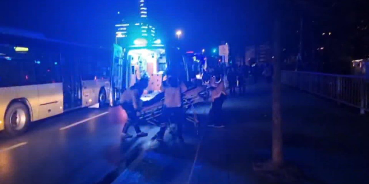 Şişli'de İett Otobüsü Park Halindeki Kamyona Çarptı: 9 Yaralı