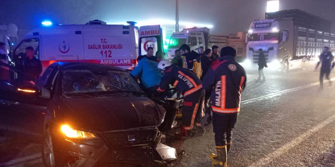 Malatya'da İki Otomobil Çarpıştı: 1 Ölü, 5 Yaralı