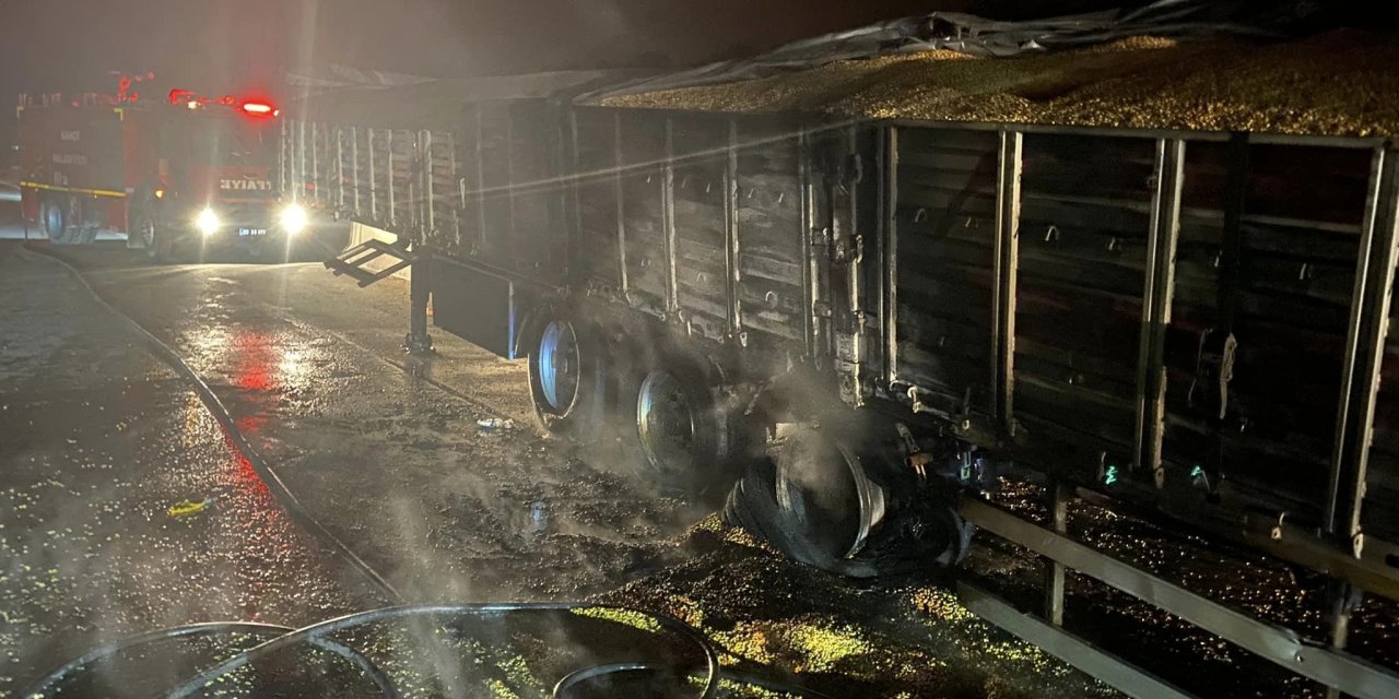 Mısır Yüklü Tır’ın Dorsesinde Çıkan Yangın Söndürüldü