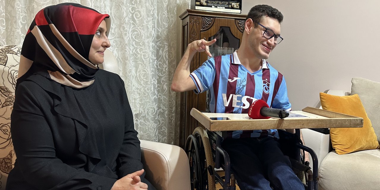 Tutkusuyla Engelleri Aştı; 3 Yılda Tek Parmakla Kitap Yazdı