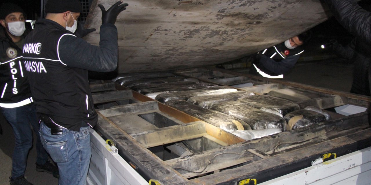 Kamyonetin Kasasından 120 Kilo Esrar Ele Geçirildi