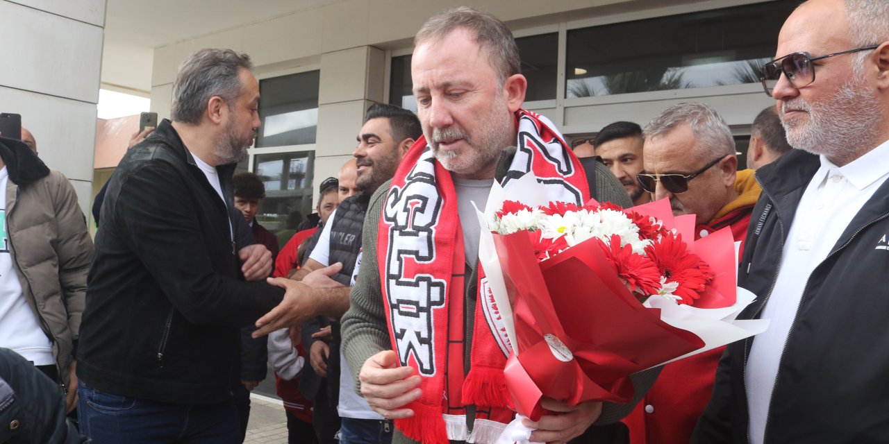 Antalyaspor'un Yeni Teknik Direktörü Sergen Yalçın Antalya'ya Geldi
