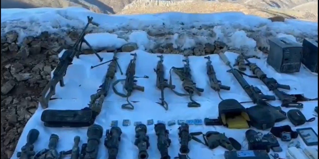 Msb: Pençe Kilit Bölgesinde Çok Sayıda Silah Ve Mühimmat Ele Geçirildi