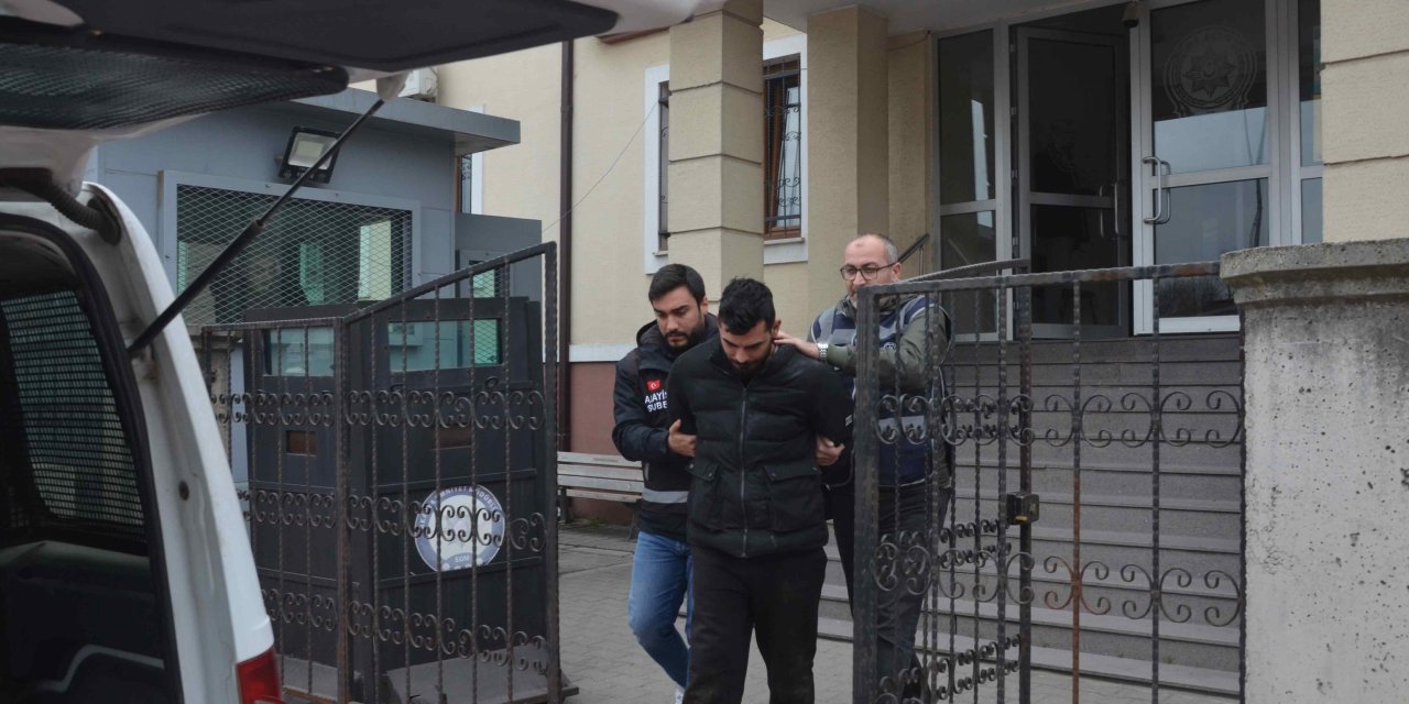 Eski Sevgili, Otomobildeki Ağabey-kardeşe Ateş Açtı: 2 Ağır Yaralı (4)