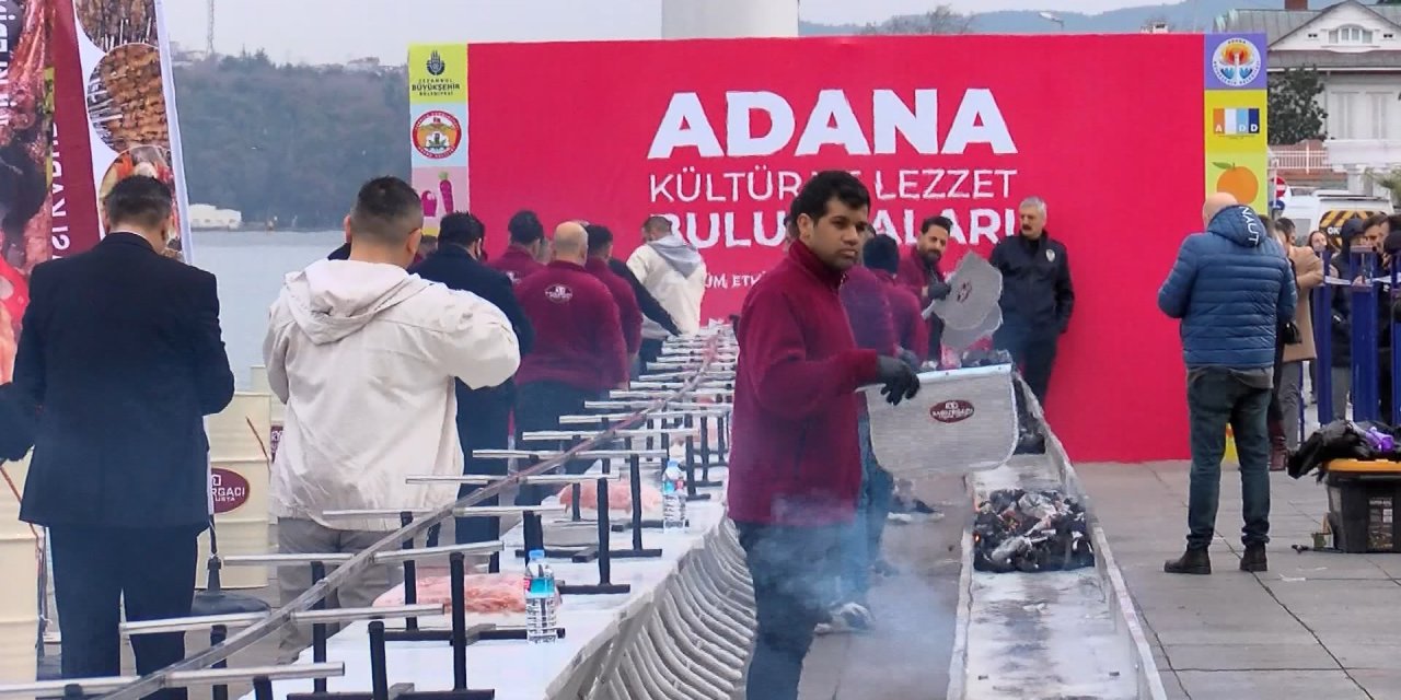 Adana Lezzetleri İstanbul'a Taşındı; 34 Metrelik Kebap Görenleri Şaşırttı