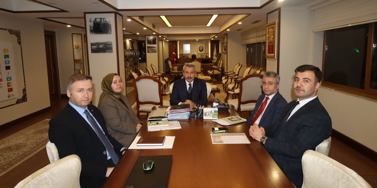 Rize Valisi Baydaş, yeni yılın ilk toplantısını yardımcıları ile gerçekleştirdi