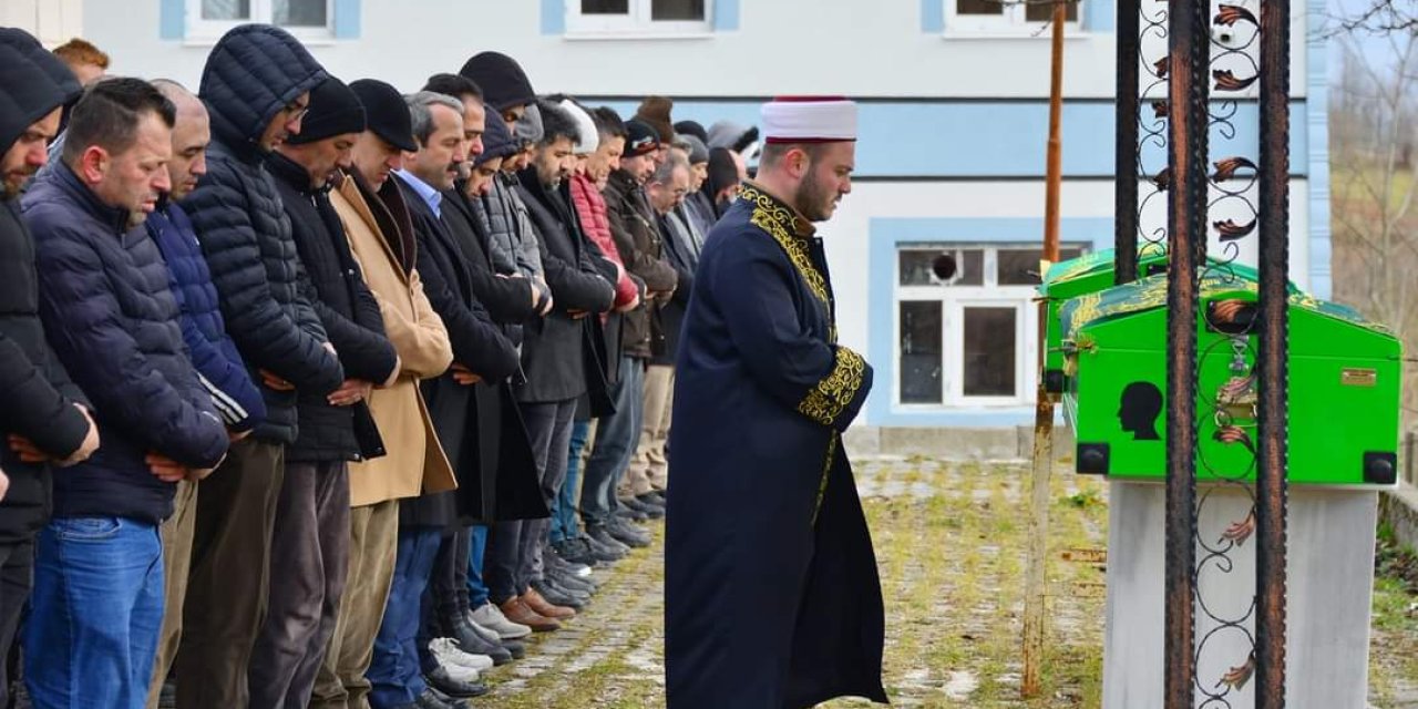 Taziye Ziyaretinde Kalp Krizi Geçirdi, İki Arkadaş Yan Yana Toprağa Verildi