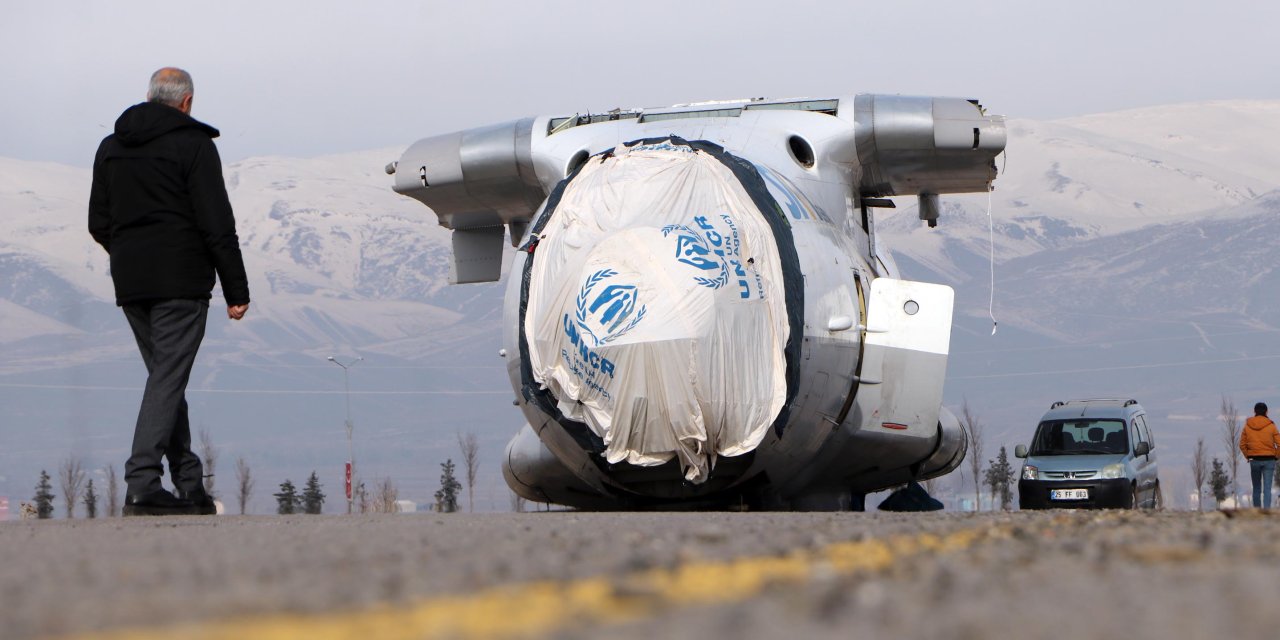 Erzurum'daki Gürcistan Uçağı, 12 Yıl Sonra Parçalanarak Aprondan Çıkarıldı
