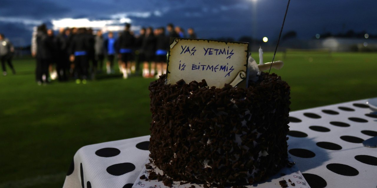 Menemen Fk'da Yılmaz Vural'a Esprili Kutlama