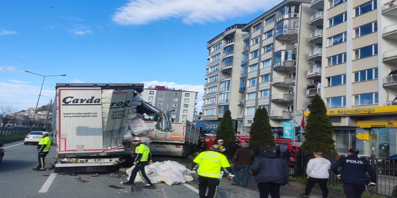 Devrilen tırın sürücüsü yaralandı