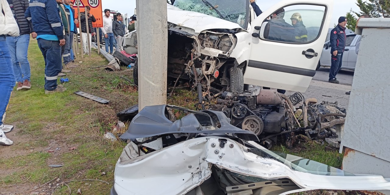Hastane Dönüşü Kaza: Baba Öldü, Anne Ve Oğlu Yaralandı