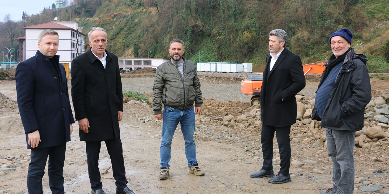 Güneysu Kaymakamı Yelek ve Belediye Başkanı Özer 100 Yataklı Hastane İnşaatını İnceledi