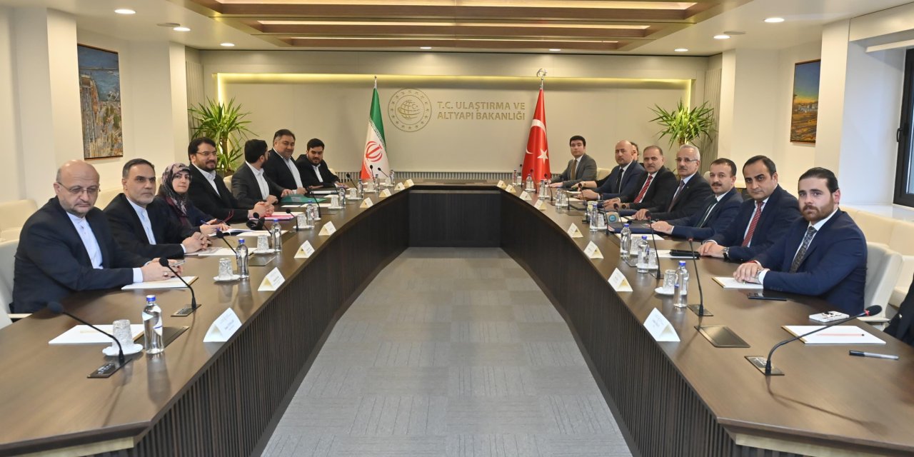 Bakan Uraloğlu, İran Yol Ve Şehircilik Bakanı Bazrpash'ı Ağırladı