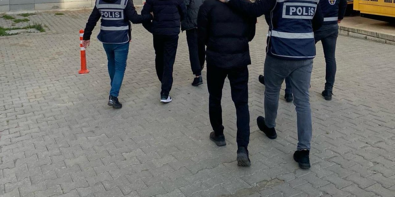 Silahlı 'Yan Bakma' Kavgasına 9 Gözaltı