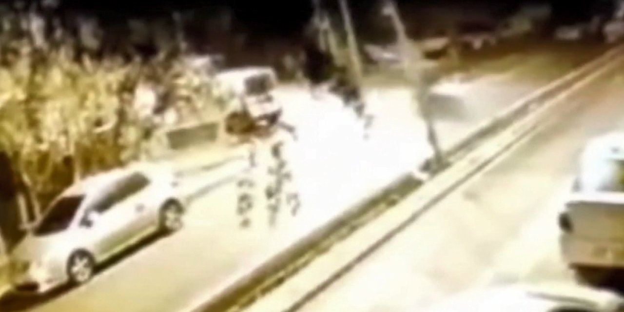 Beylikdüzü'nde Refüje Çarpıp Takla Attı O Anlar Kamerada