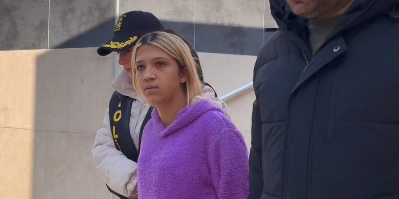 Esenler'de Otomobil Hırsızları Kamerada; Lastiği Patlayınca Bıraktılar