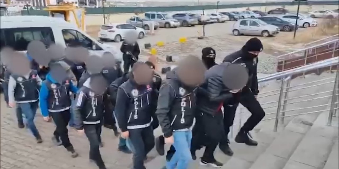 Uyuşturucu Partisine Polis Baskını; 8 Gözaltı