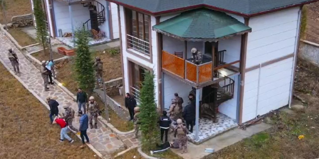 Uyuşturucuyu Sobada Yakmaya Çalışırken Yakalandılar